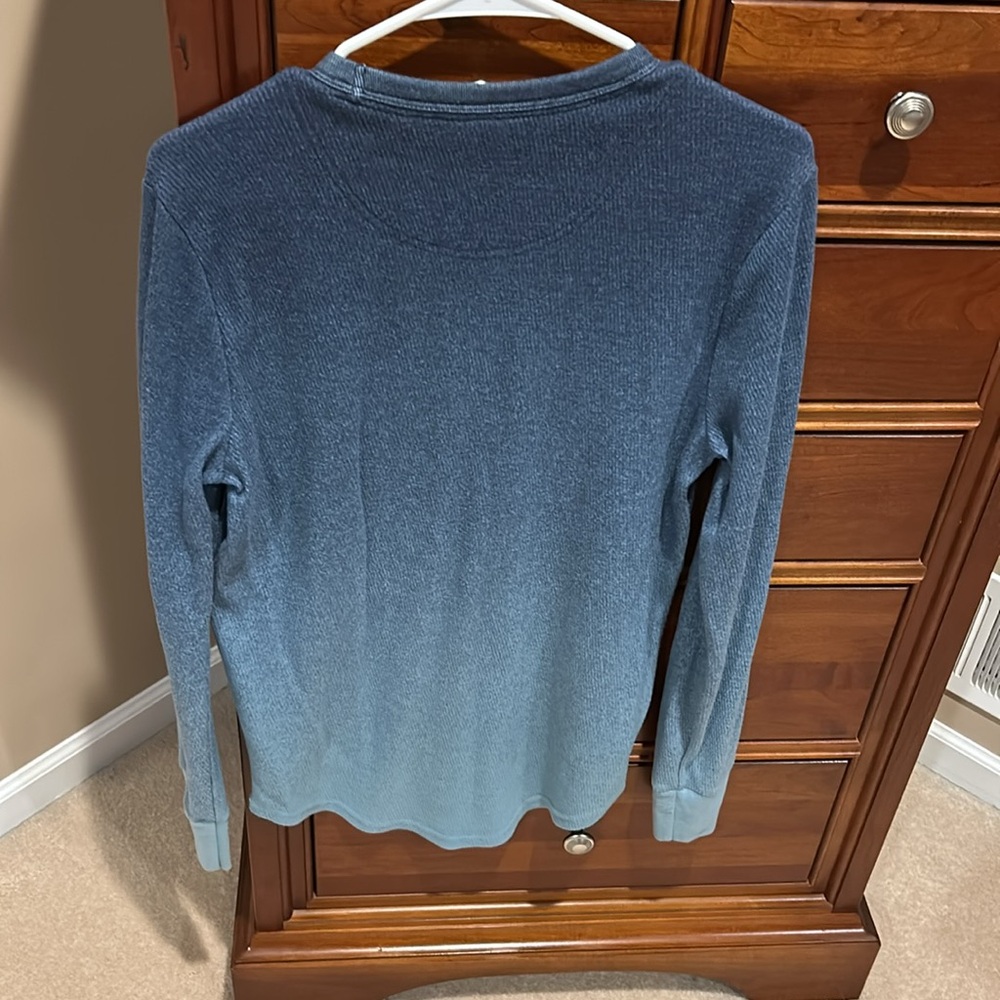 Hollister Blue Shirt, gradient blue, dark on top to light on bottom, size medium - Picture 7 of 8